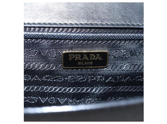PRADA Chain Shoulder Bag Safiano Leather Black Gold - vista 23