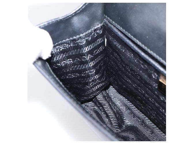 PRADA Chain Shoulder Bag Safiano Leather Black Gold - vista 25