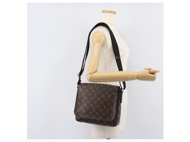 LOUIS VUITTON Monogram Macassar District PM Shoulder Bag M40935 LV - vista 24