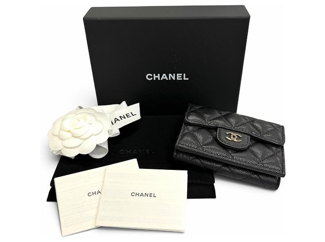 Cartera compacta tríptico Chanel Coco Mark de piel Caviar - vista 2