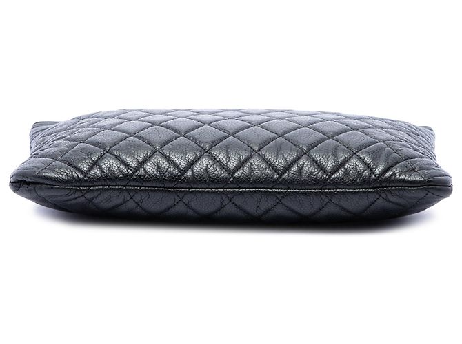 Chanel Black Medium Quilted Caviar Boy O Case Clutch - vista 3