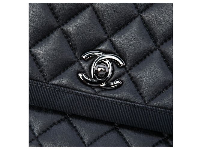 Chanel Black CC Quilted Lambskin and Grosgrain So Black Flap - vista 5