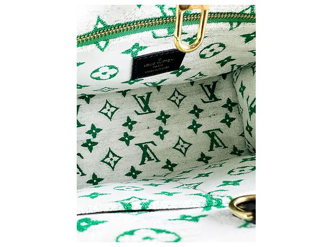 Louis Vuitton Green LV Match Monogram Jacquard Velvet OnTheGo PM - vista 4