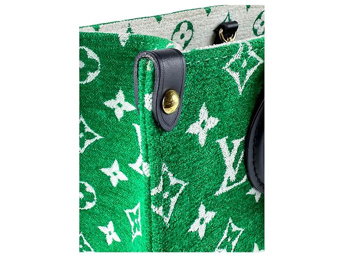 Louis Vuitton Green LV Match Monogram Jacquard Velvet OnTheGo PM - vista 6
