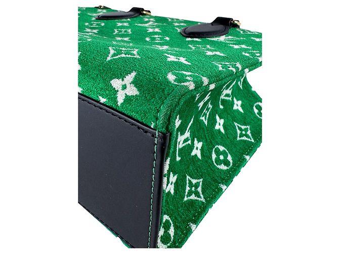 Louis Vuitton Green LV Match Monogram Jacquard Velvet OnTheGo PM - vista 9