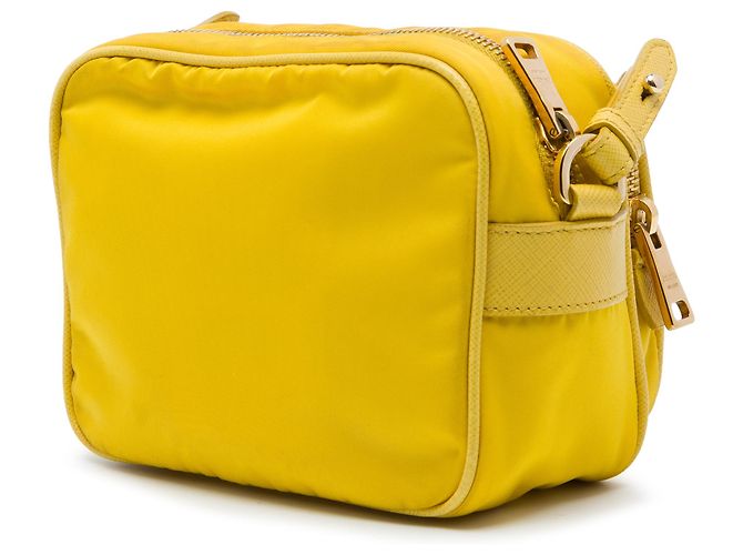 Prada Mini Borsa Camera Bag in Tessuto con Rifiniture in Saffiano Gialla - vista 2