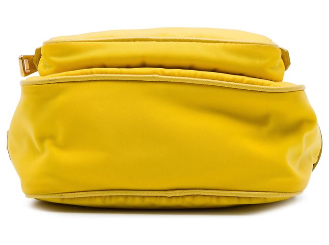 Prada Mini Borsa Camera Bag in Tessuto con Rifiniture in Saffiano Gialla - vista 3