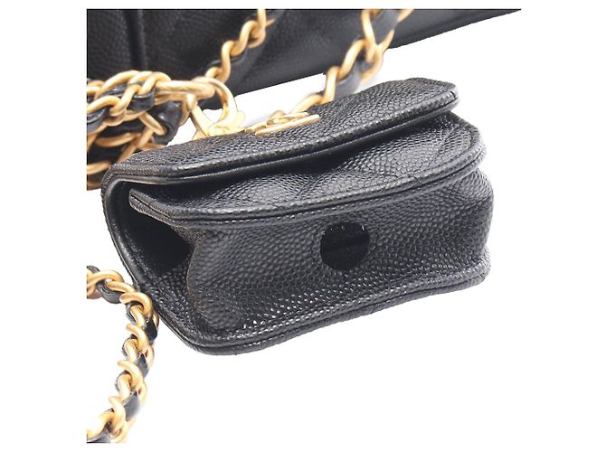 Chanel Vanity Case piccola CC matelassé in caviale nero con catena - vista 11