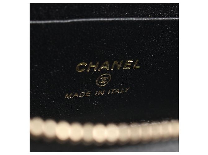 Chanel Vanity Case piccola CC matelassé in caviale nero con catena - vista 4