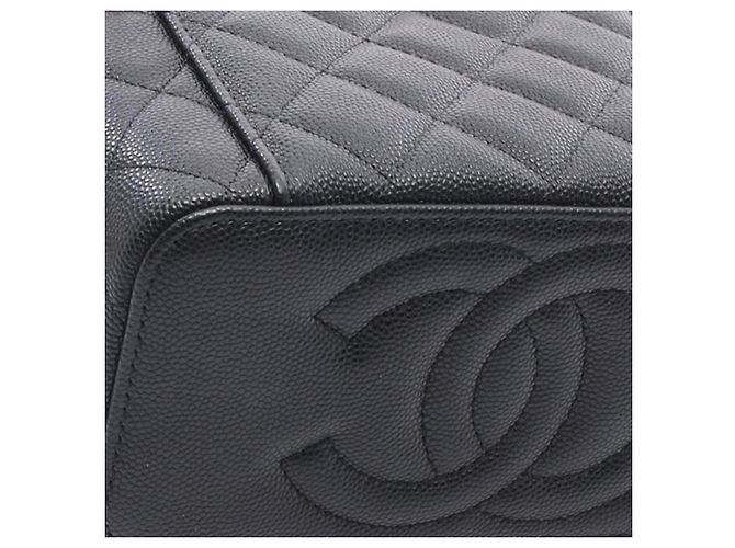 Chanel Vanity Case piccola CC matelassé in caviale nero con catena - vista 6