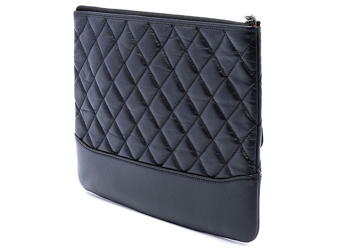 Chanel Pochette Gabrielle O Case in pelle di vitello invecchiata matelassé nera Medium - vista 2