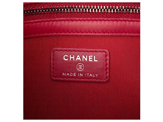 Chanel Pochette Gabrielle O Case in pelle di vitello invecchiata matelassé nera Medium - vista 5