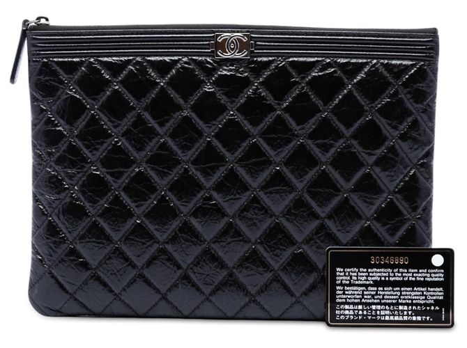 Chanel Clutch Boy O Case Medium Acolchada de Charol Negro - vista 7