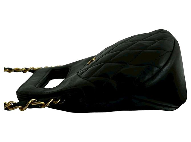 Bolsa de mão redonda Chanel Black CC em pele de cordeiro acolchoada com asa superior - vista 4