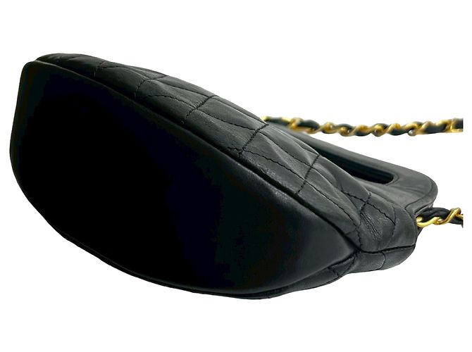 Bolsa de mão redonda Chanel Black CC em pele de cordeiro acolchoada com asa superior - vista 7