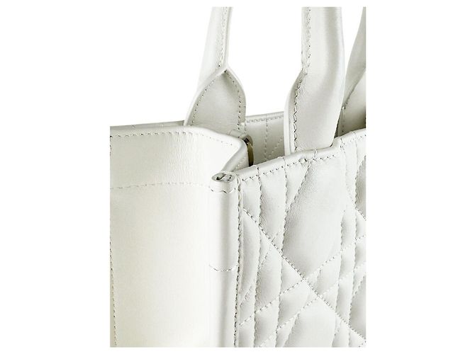 Dior Book Tote Small in pelle di vitello Macrocannage bianca - vista 11