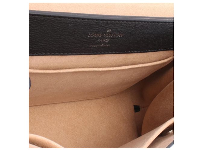 Louis Vuitton LockMe Ever BB in pelle di vitello grana nero - vista 3