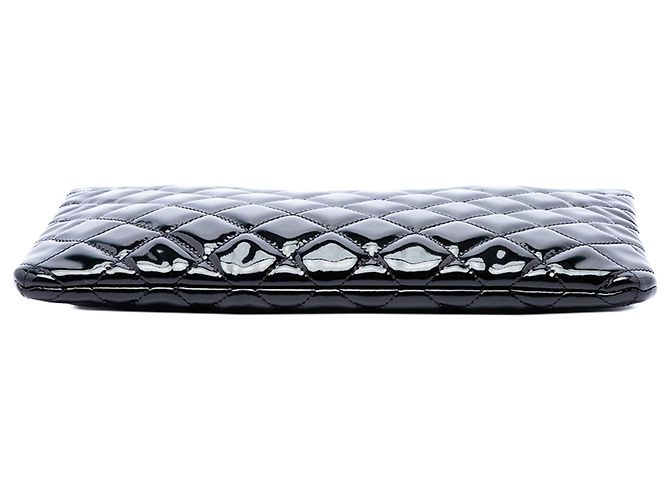 Chanel Clutch Medium Quilted Patent O Case Nera - vista 3