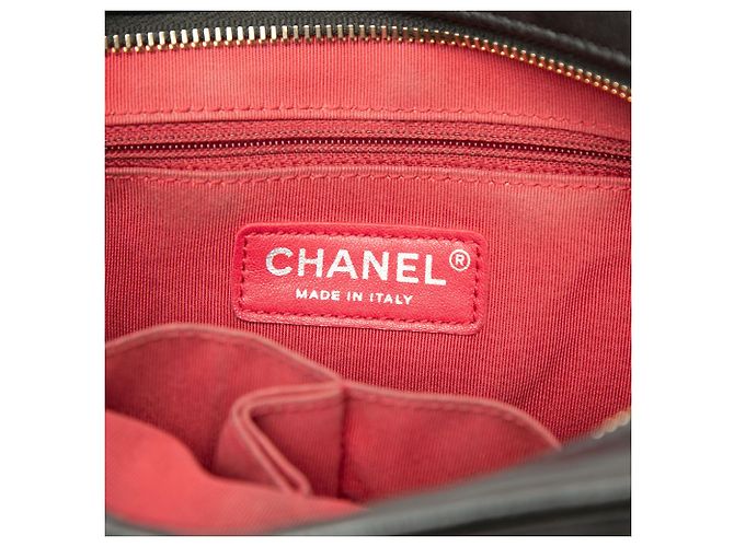 Chanel Gabrielle Crossbody in pelle di vitello aged medium nera - vista 5