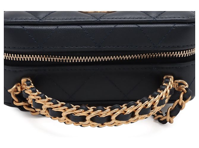 Borsa Vanity Chanel Blue Mini CC Quilted Lambskin con manico e catena - vista 9