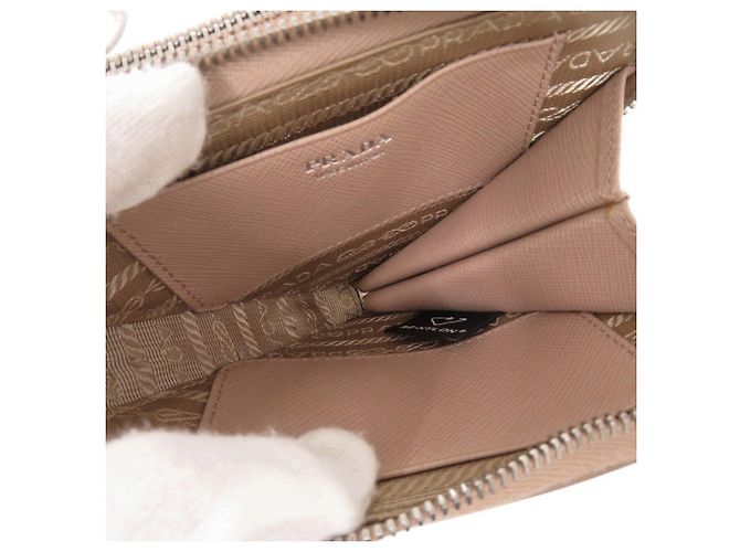 Mini borsa a tracolla Prada in pelle Saffiano con logo triangolare - vista 6