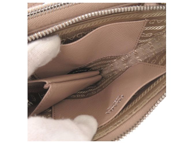 Mini borsa a tracolla Prada in pelle Saffiano con logo triangolare - vista 7