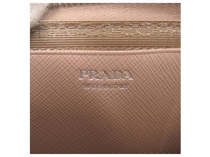 Mini borsa a tracolla Prada in pelle Saffiano con logo triangolare - vista 8