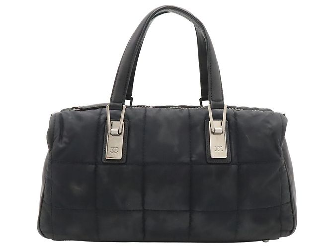 Borsa Chanel Chocolate Bar in nylon nero e pelle di agnello - vista 2
