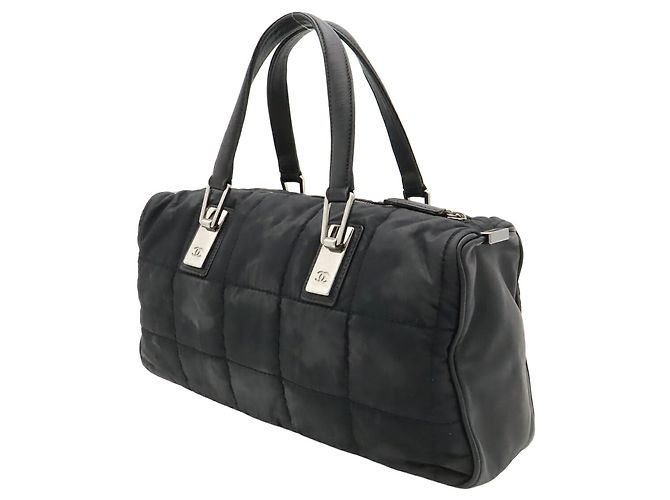 Borsa Chanel Chocolate Bar in nylon nero e pelle di agnello - vista 3