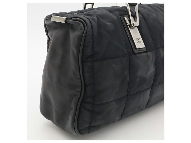 Borsa Chanel Chocolate Bar in nylon nero e pelle di agnello - vista 8