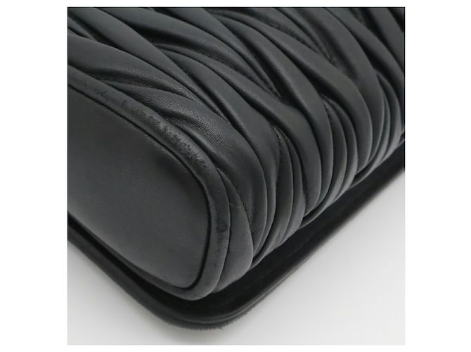 Borsa a spalla arricciata Miu Miu Matelassé in nero - vista 4