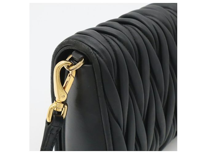 Borsa a spalla arricciata Miu Miu Matelassé in nero - vista 5