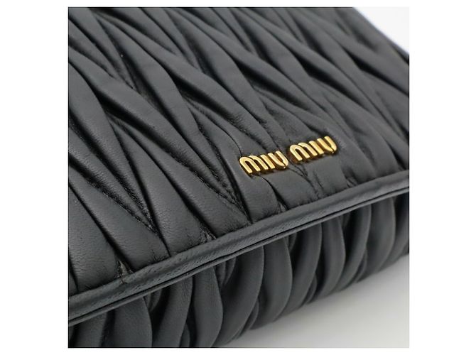 Borsa a spalla arricciata Miu Miu Matelassé in nero - vista 9