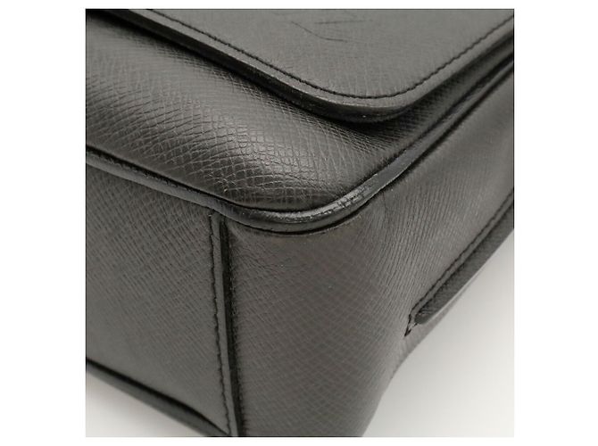 Borsa a tracolla Louis Vuitton Taiga Roman PM - vista 4