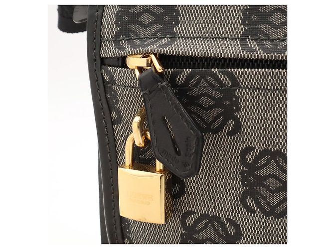 Borsa a tracolla con patta Loewe Repeat Anagram - vista 7