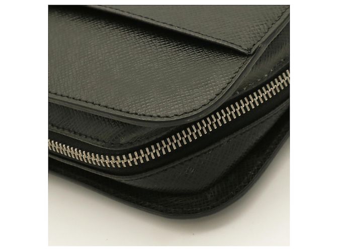 Clutch Louis Vuitton Taiga Baikal - vista 4