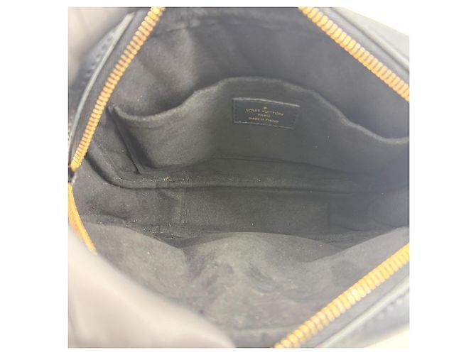 Louis Vuitton New Wave Camera Quilted Leather - vista 5