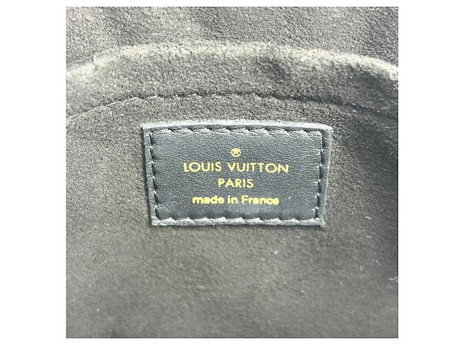 Louis Vuitton New Wave Camera Quilted Leather - vista 6
