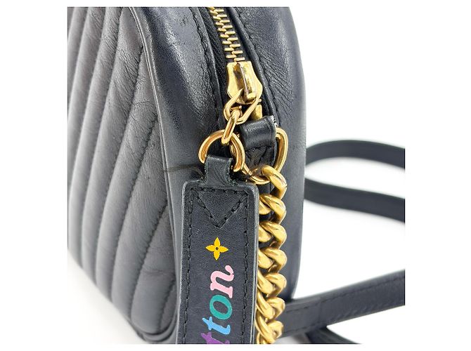 Louis Vuitton New Wave Camera Quilted Leather - vista 7
