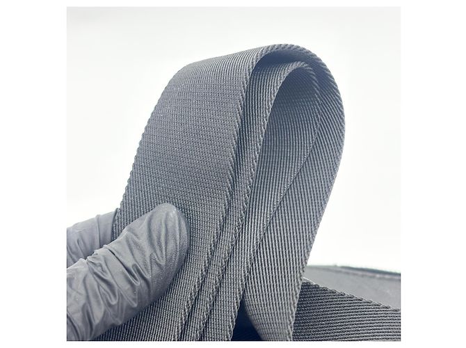 Louis Vuitton Avenue Sling Taiga Leather - vista 7