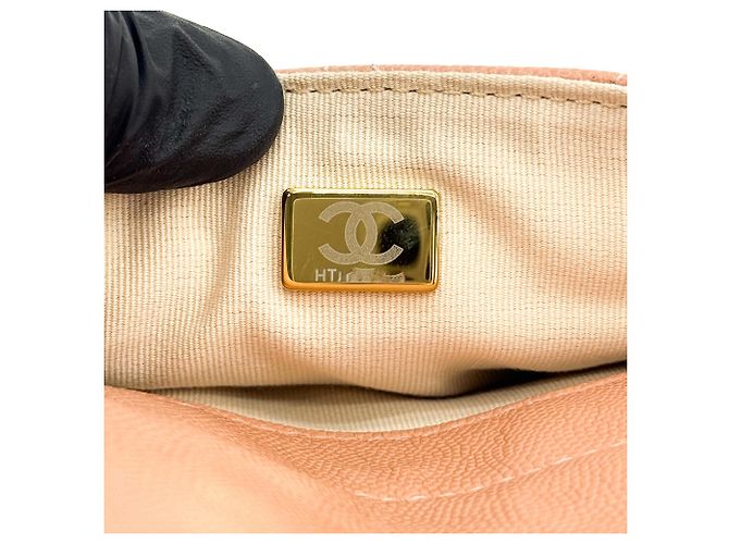 Chanel Wavy CC Hobo Quilted Caviar Small - vista 7