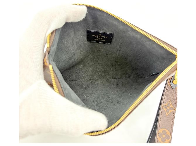 Louis Vuitton City Pouch Limited Edition Patches Monogram Canvas - vista 5