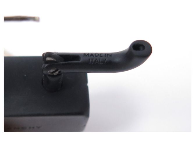NUEVOS PENDIENTES GIVENCHY LOCK ASIMÉTRICOS NEGRO MATE - vista 15