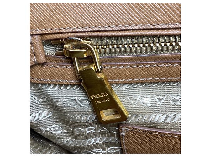 Borsa Tote Prada Galleria Medium con doppia zip in pelle Saffiano marrone - vista 13