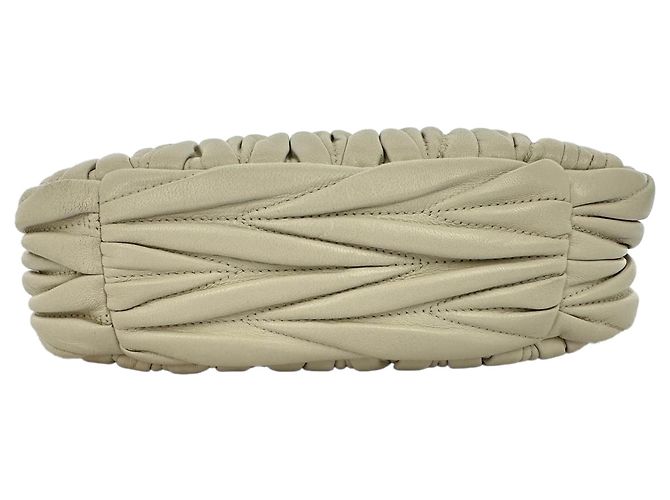 Borsa hobo Miu Miu Wander Matelassé in pelle di agnello beige - vista 5