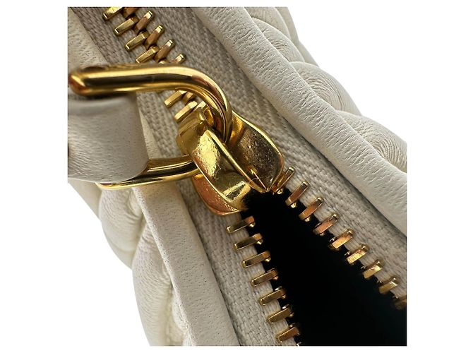 Borsa hobo Miu Miu Wander Matelassé in pelle di agnello beige - vista 7