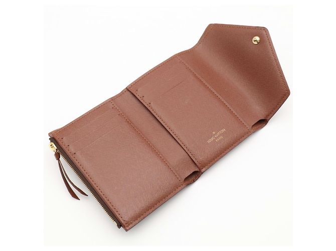 Louis Vuitton Monogram Portefeuille Victorine Tri-fold Wallet - vista 6