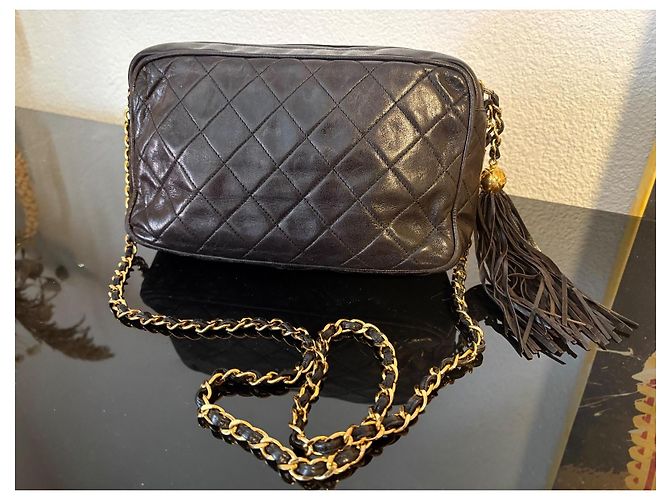 Borsa a tracolla Chanel in pelle nera con nappe - vista 2