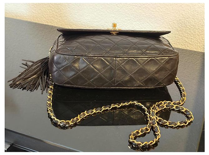 Borsa a tracolla Chanel in pelle nera con nappe - vista 4
