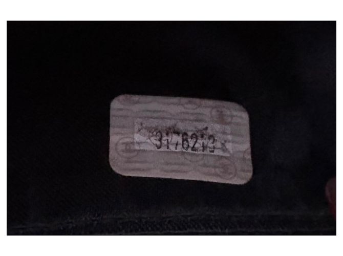 Borsa a tracolla Chanel in pelle nera con nappe - vista 9